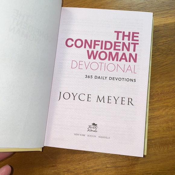 Joyce Meyer 365 Day Devotional  "The Confident Women" - Picture 4 of 5